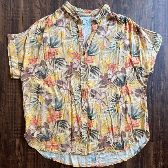 Hawaiian style button-up t-shirt. - Picture 1 of 1